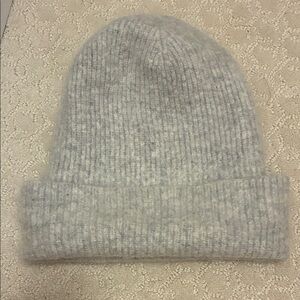 Aritzia wool/ cashmere beanie